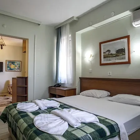Laluna Aparthotel 3*